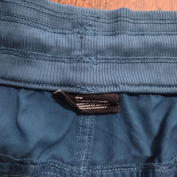 The North Face Aphrodite Motion Shorts Women's Size Medium 4" Inseam - Picture 3 of 8